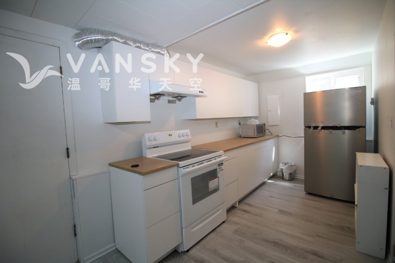 250823112505_kitchen 2.JPG